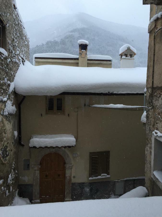 Casa Ai Piedi Della Riserva Naturale Pettorano sul Gizio エクステリア 写真