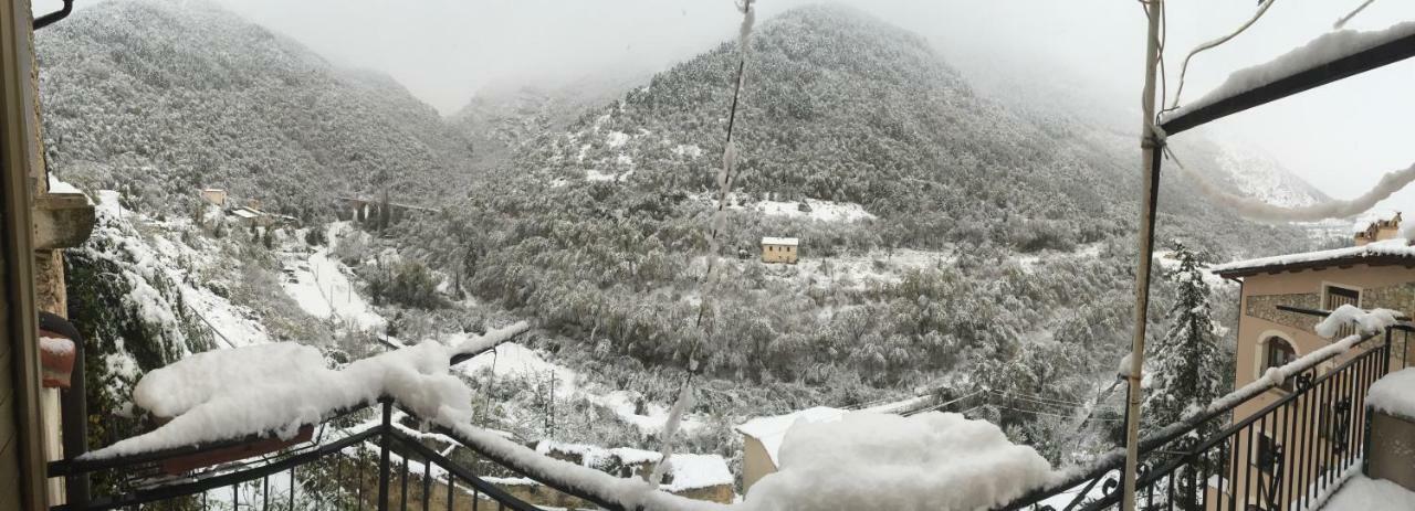 Casa Ai Piedi Della Riserva Naturale Pettorano sul Gizio エクステリア 写真